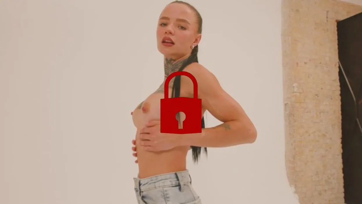 Geiles Posing in Jeans FSK18