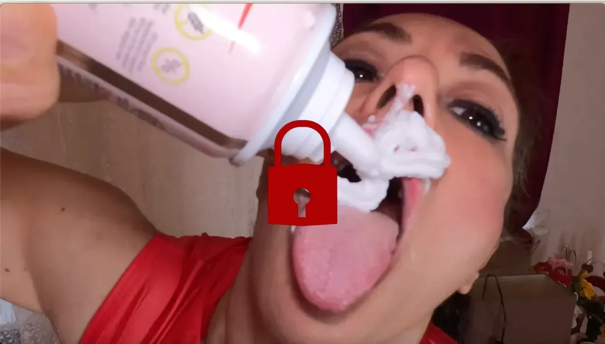 Spielen mit Sahne in alle Löcher