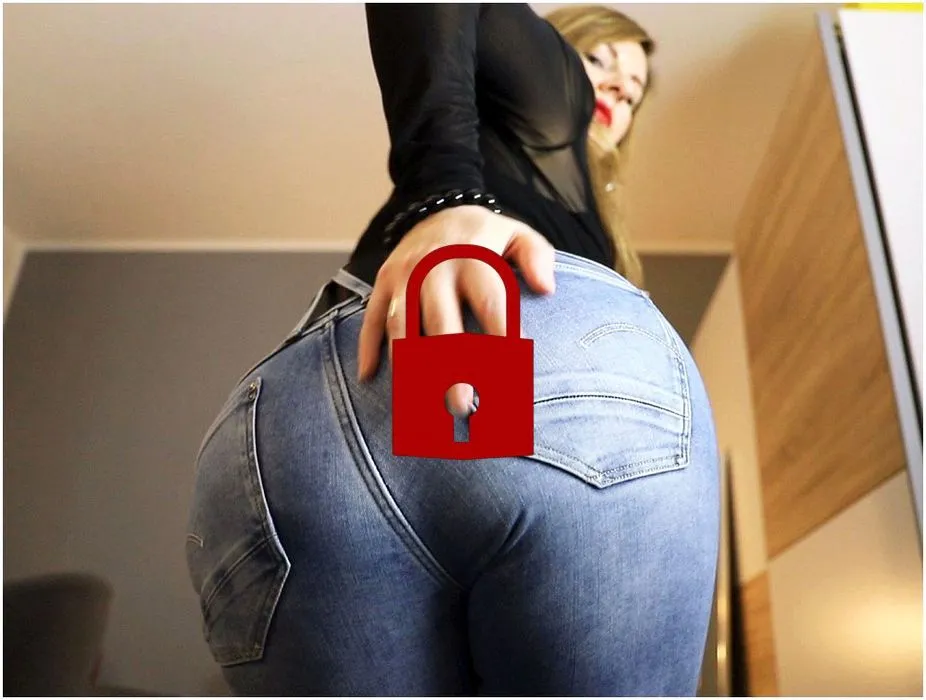 Facesitting in Jeans