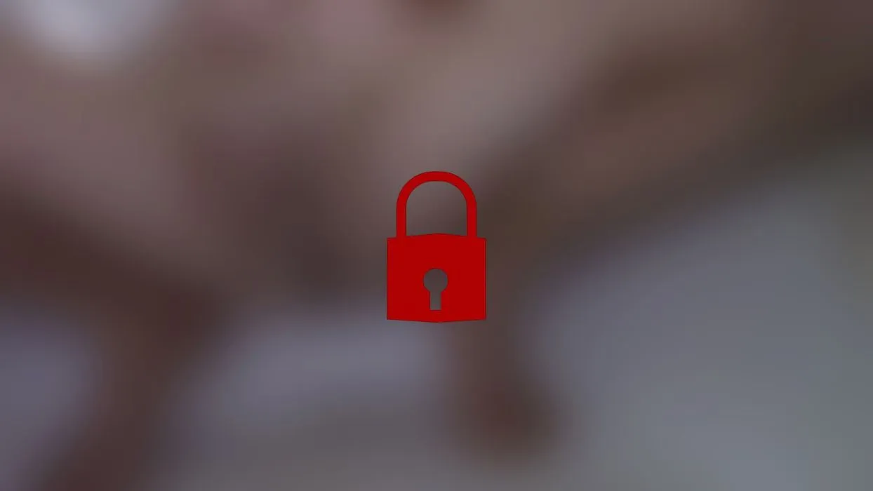 Durch die Nylonstrumpfhose gewichst und gepisst