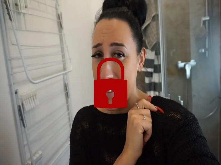 Den RIESENDILDO verschwindet KOMPLETT  in meiner enge Muschi!	