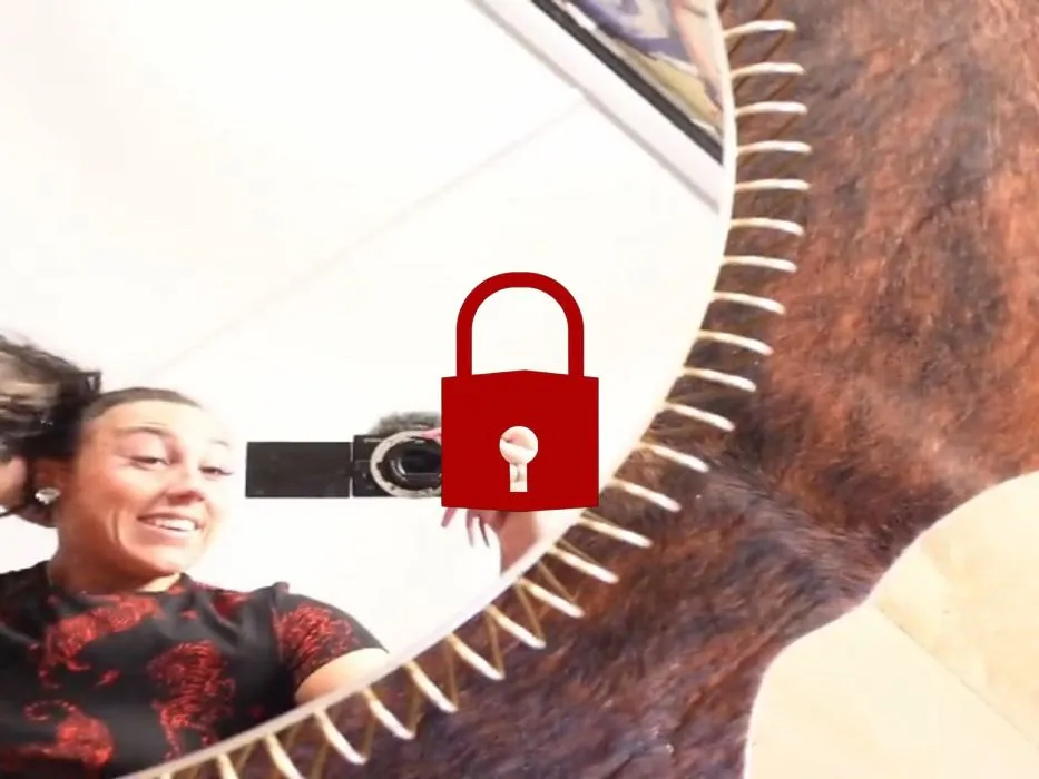 Spieglein, Spieglein auf dem Tisch, wer hat die schönste Pussy? ja ich das ist doch logisch!