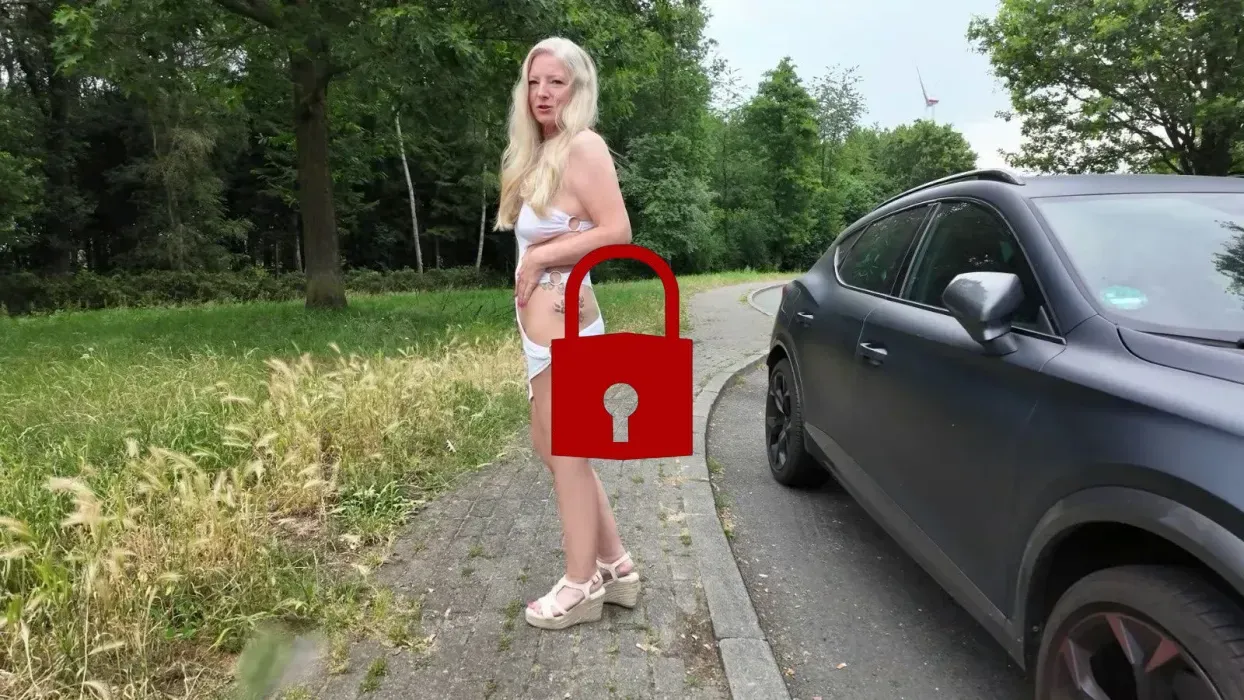 Spontane und versaute Rastplatz-Aktion für jedermann! Teil 1 'Fremdschwanz fickte mich AO bis zum Creampie im Spannerwald!'