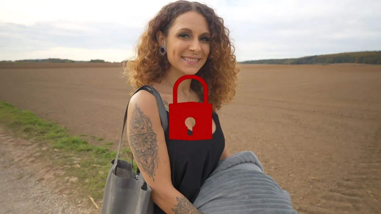 ANAL CREAMPIE IM MAISFELD!