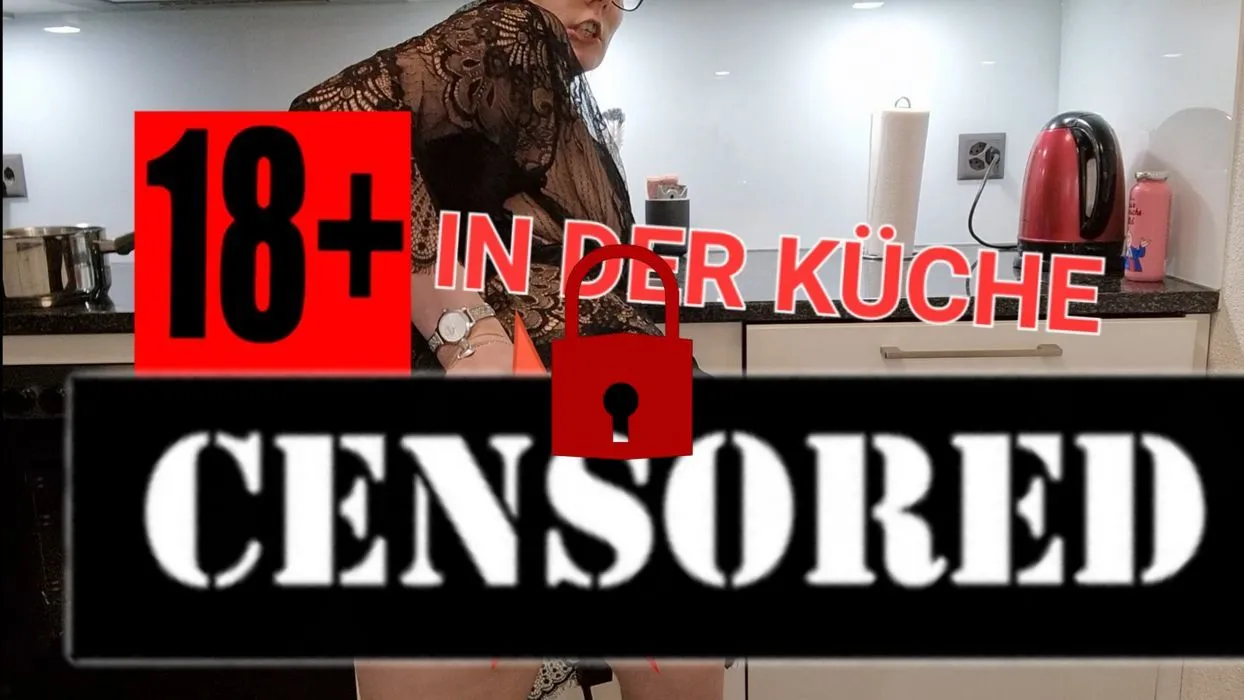Ich besorge es mir ANAL heimlich in der Küche!!