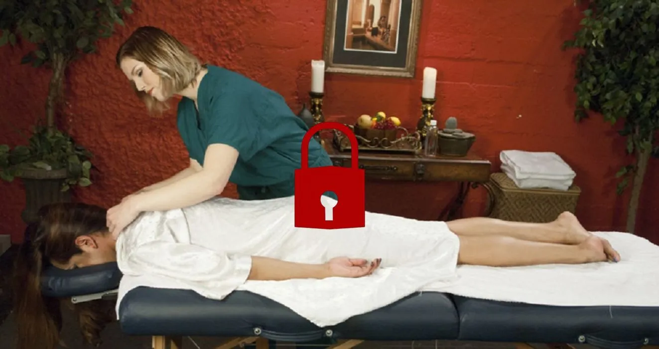 Schlampige NURU-Massage. Erotischer Massagesalon Teil 1