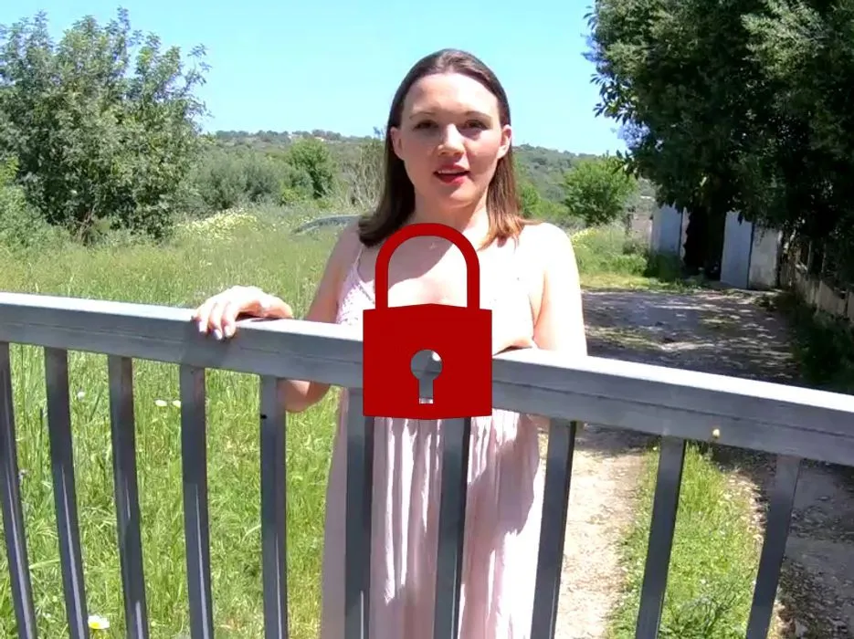 Pipi-Notfall mit Plug im Arsch!