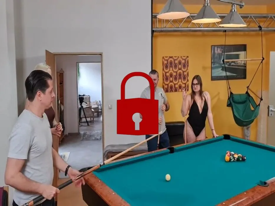 Eingelocht. Partie Billard endet in Fick-Orgie