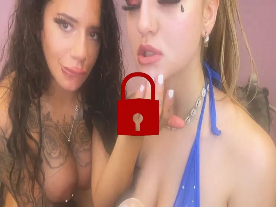 LESBEN: Tittenfick und BJ mit Dildo