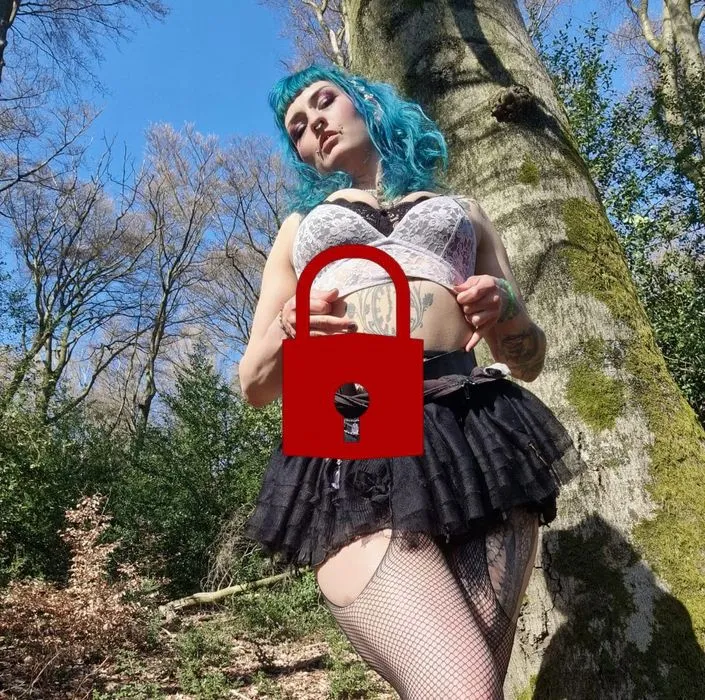 ANALDILDO!! GOTHGIRL fickt ihr ARSCHLOCH im WALD bis zum ENDE!