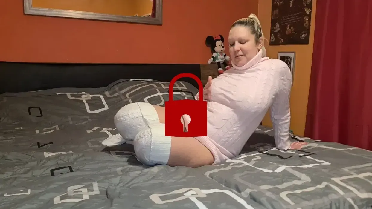 ImStrickkleid und heisssen strick overknees strümpfe