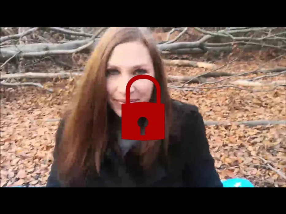 Outdoor im Wald selbst gefickt