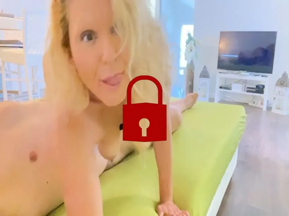 Blowjob auf dem Bett