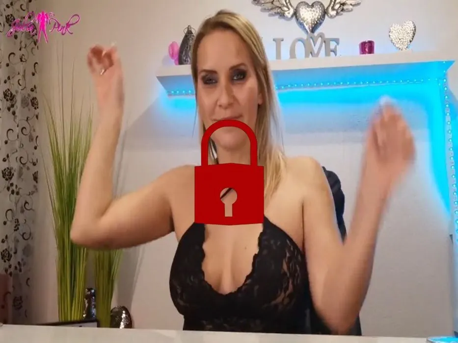 Ich wichs dir mit den Füßen deinen Schwanz