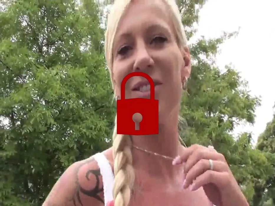 Mitten in Berlin fetten Schwanz abgeblasen