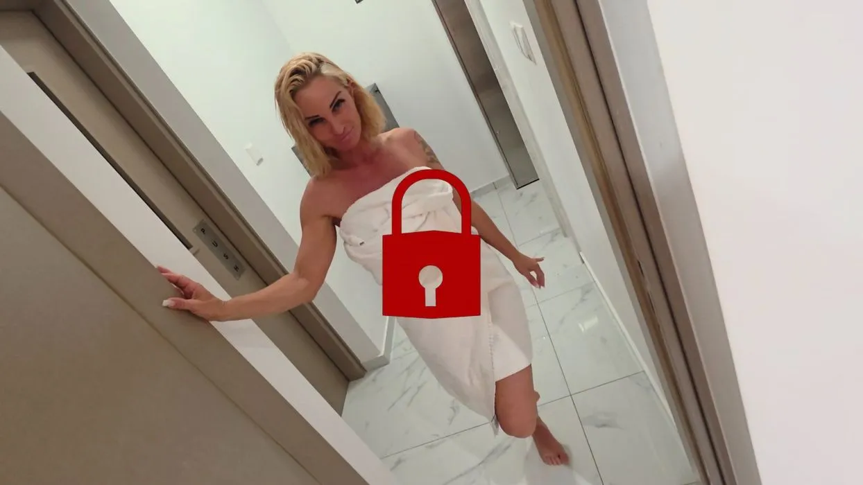 Ausgesperrt! Fremdfick! Nachbar fickt meine Fotze nass 