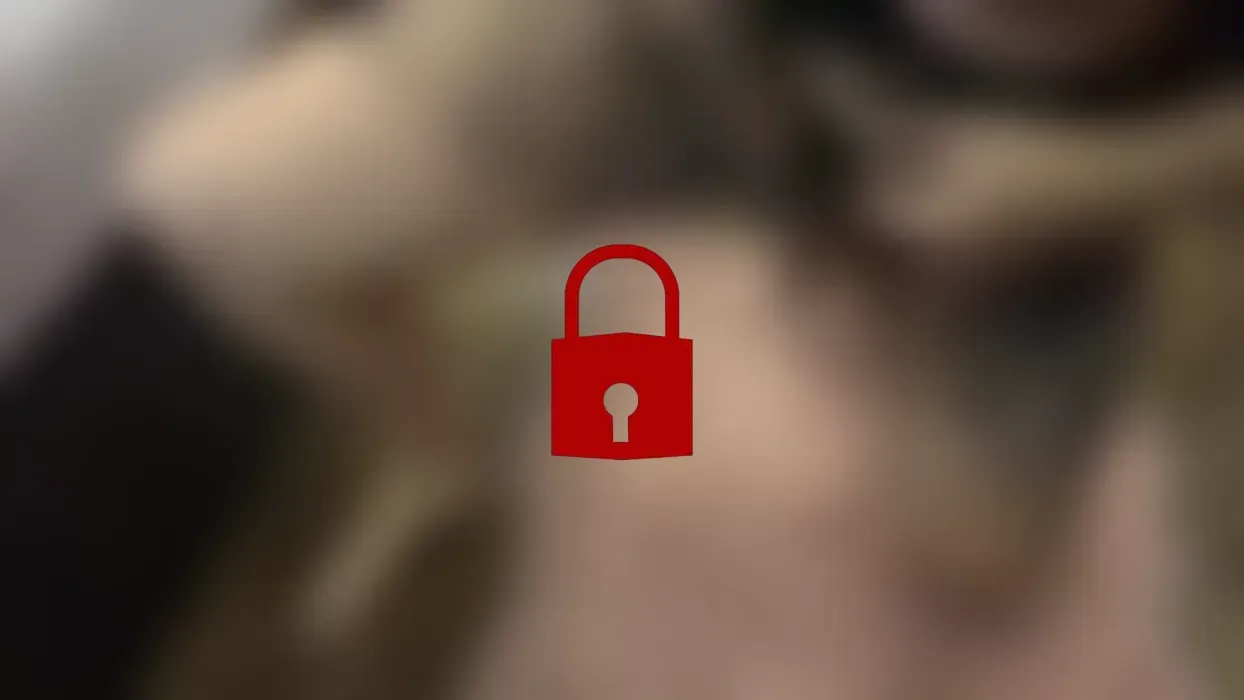 Ich habe einen wunderschönen kurzen Rock und ein transparentes Oberteil! Ich spiele mit meiner Muschi und schiebe alle meine Finger tief in meine Muschi und zeige jede Menge Saft!