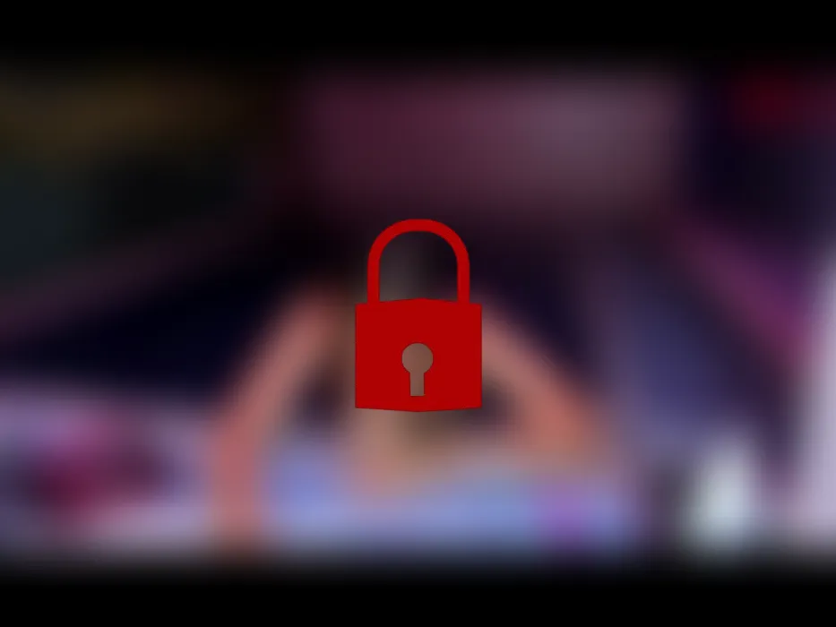 Dildo Blowjob im Pool