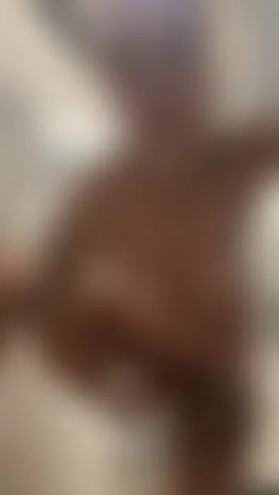 Meine feuchte Muschi verlangt nach deiner heißen Zunge! Ich will, dass du mich leckst und dabei genüsslich stöhnst!