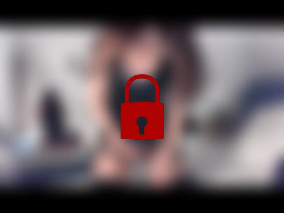 sexy glänzendes GIrl, das unartig wird
