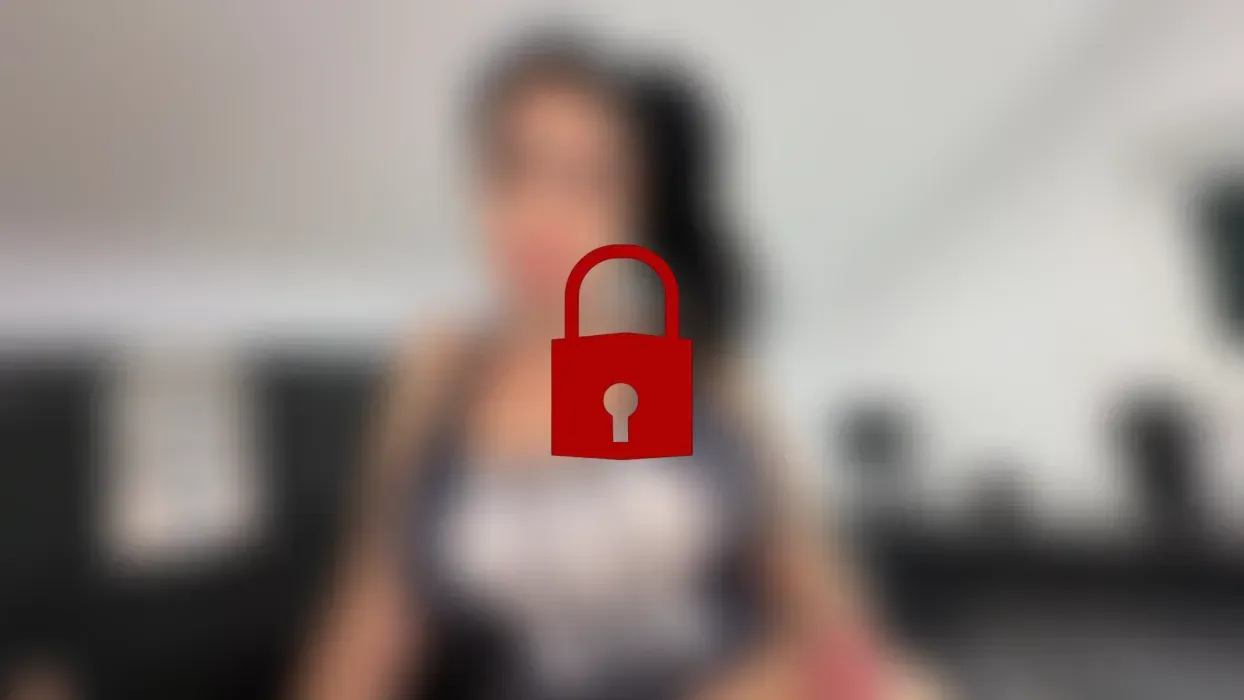 Bull fickt die Cuckold-Schlampe tabulos und spritzt ihr tief in die durchgefickte Fotze
