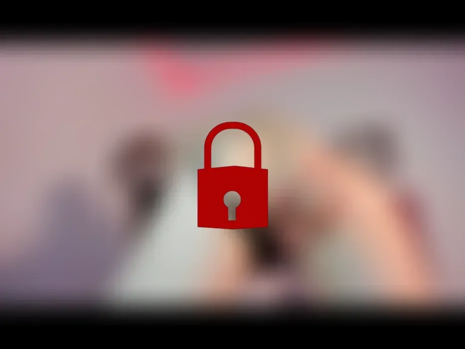 Fingers pussy play in doggy