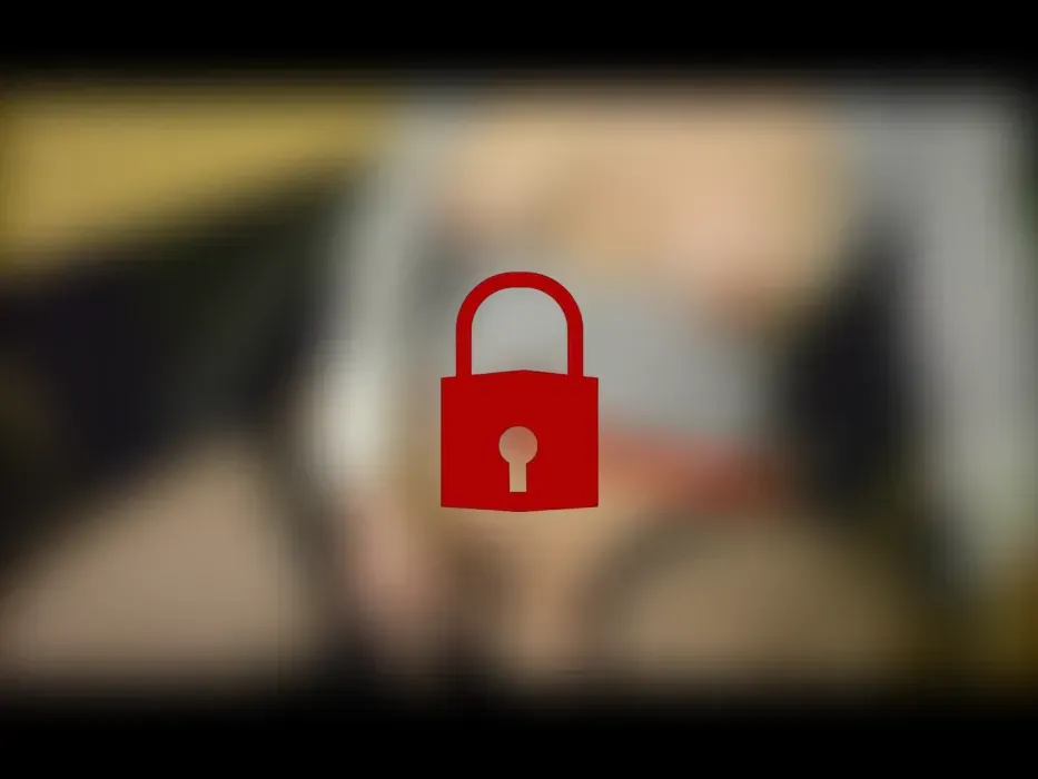 Notgeile Sekretärin fickt sich mit Sextoys am Arbeitsplatz