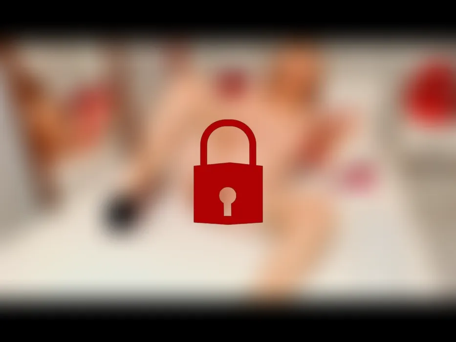 MILF is very horny and plays hardcore with her wet pussy!