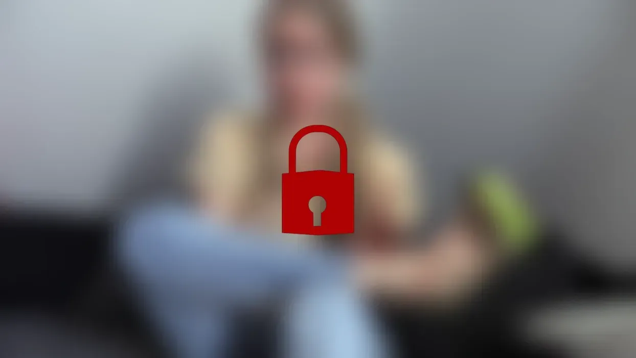 Pssssst..... Riskantes Wichsen während SIE nebenan ist!