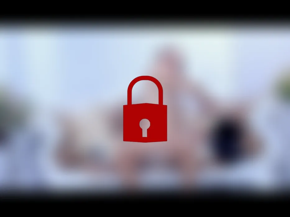 Ich dringe mit meinem Spielzeug in mich ein