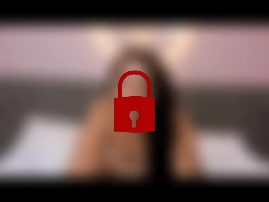 This naked mature is waiting for a hard fucked 