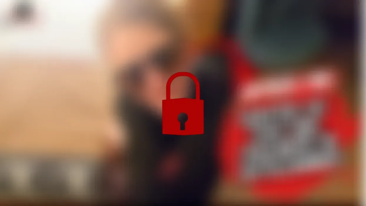 Apres Ski eskaiert mit hartem AO Fick und ungeschützter Fotzen Besamung