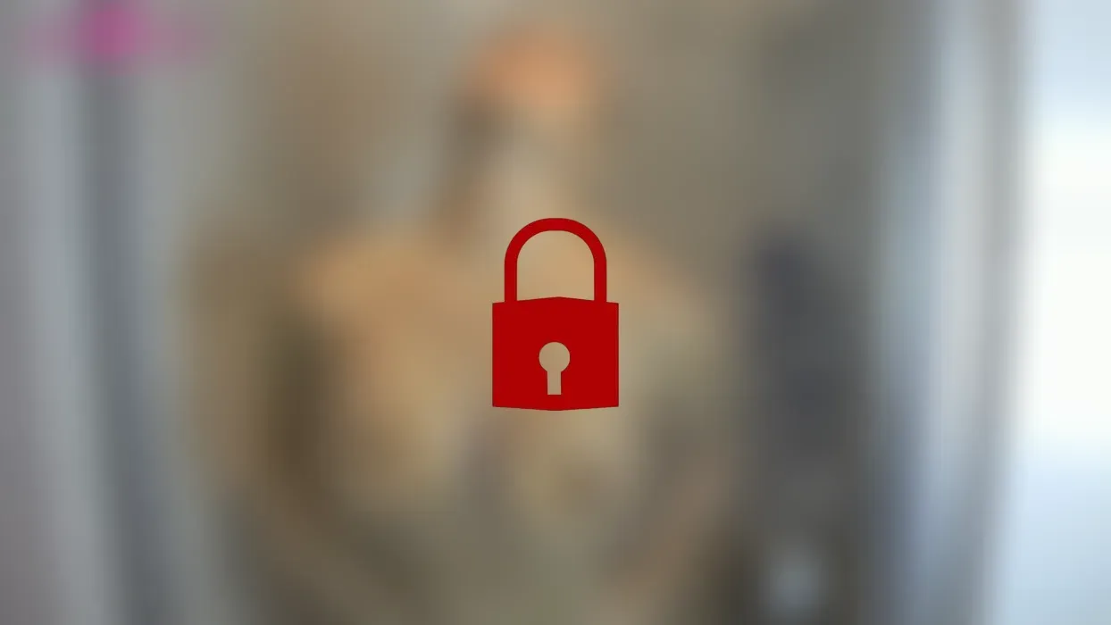 Alleine mit Doppeldildo