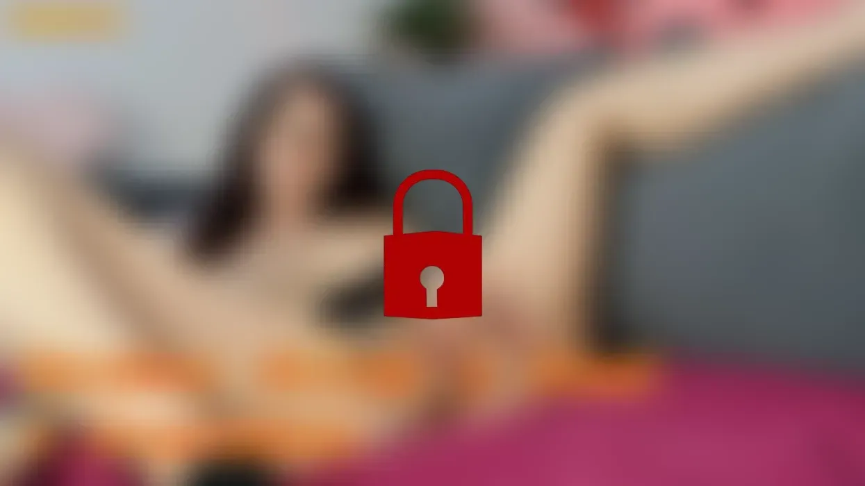 Großer Dildo & Domi + Orgasmus