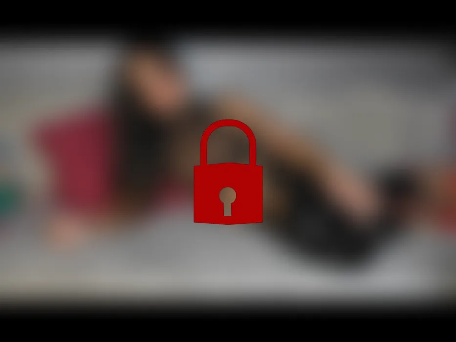 Lauren allein zu Haus