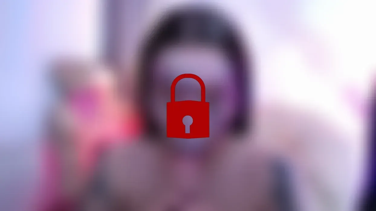 your cum and my spit destroyed my pretty make up 💦💦