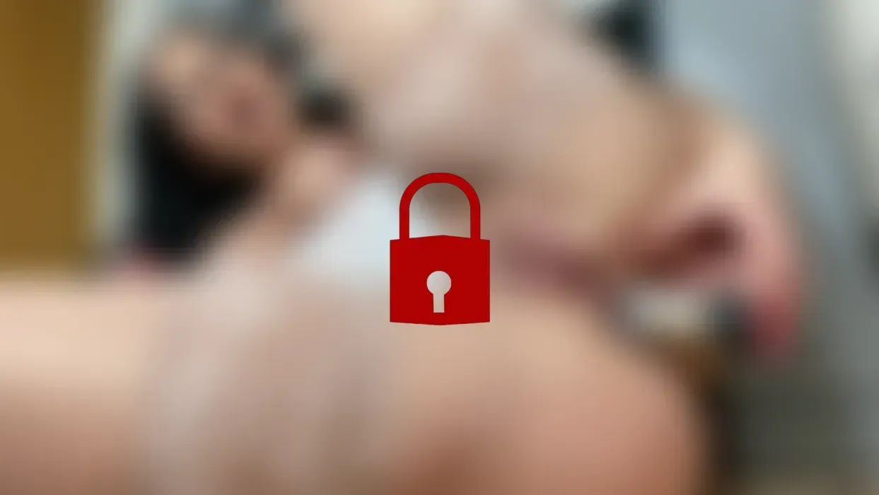 Dildo Anal und deine Zunge an meinem Kitzler