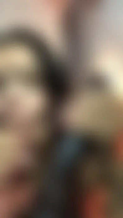 I'm a sweet girl who loves to suck two dicks to do a deep blowjob