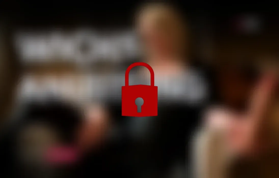 Geile Wichsanleitung in schwarzem Leder