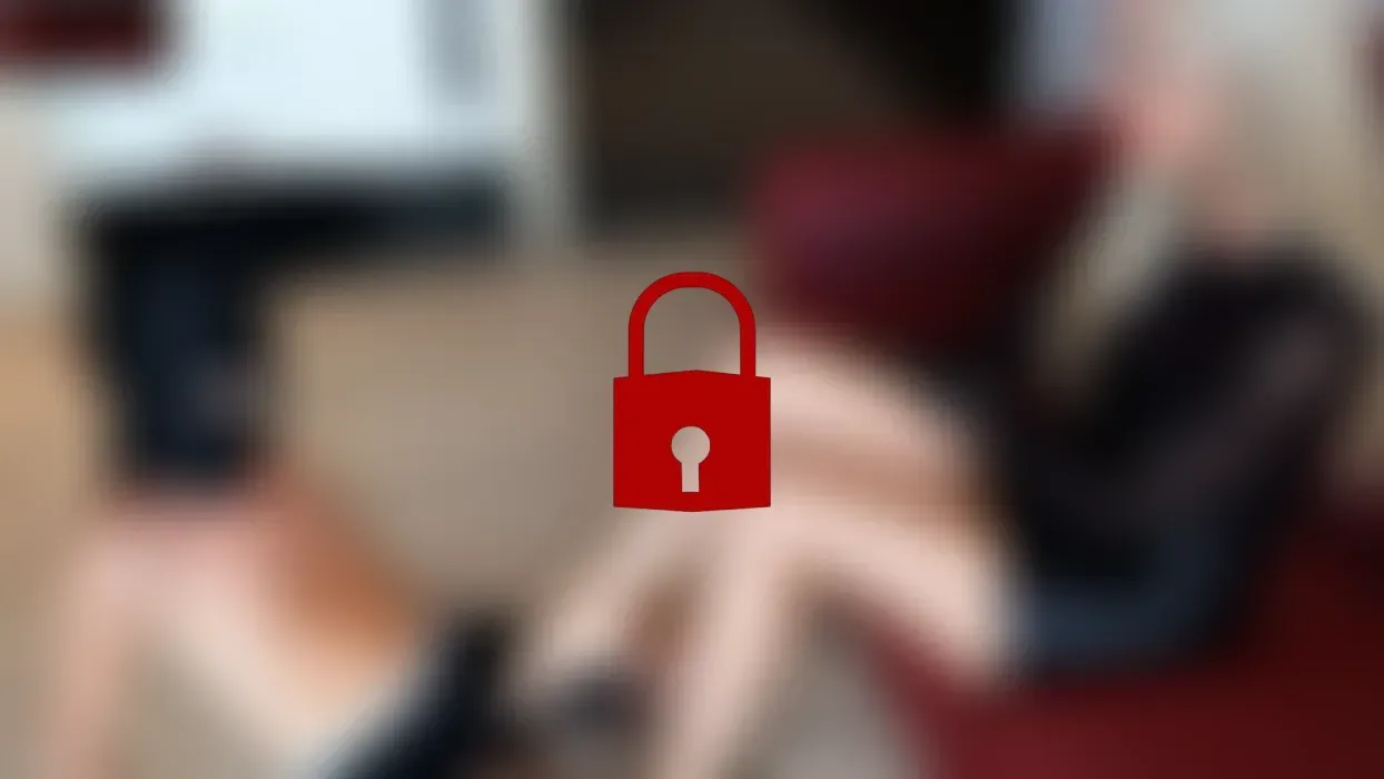 Abmelkung mit den Füßen der Herrin!