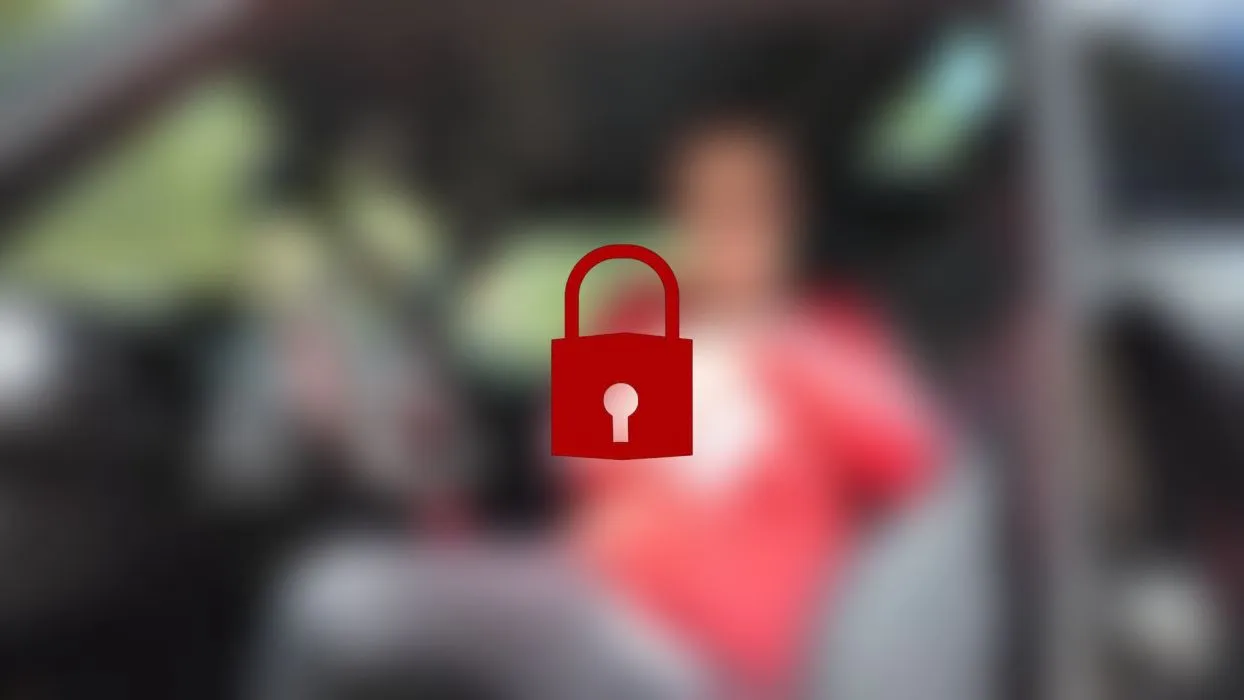 Im Auto auf dem Parkplatz meine Pussy gefingert!! 