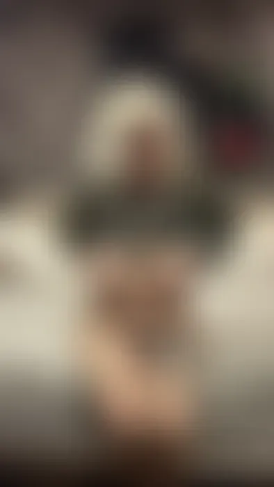 Netzstrumpfhosen und eine wunderschöne Figur! Eine heiße Blondine mit großen Brustwarzen und großen Brüsten, und ich bin heute richtig heiß drauf!