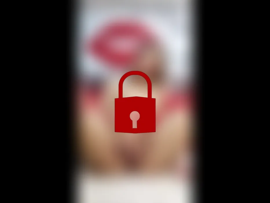 My pussy got hot and I couldn't help touching it was so wet ��������