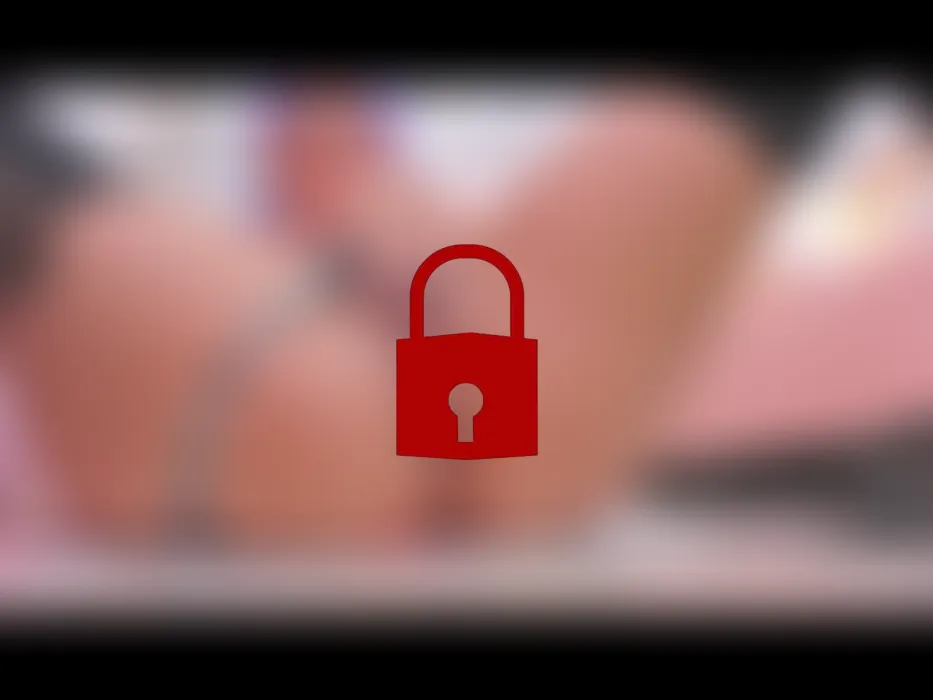 Schau dir meine langen Beine und meine saftige Muschi an!!