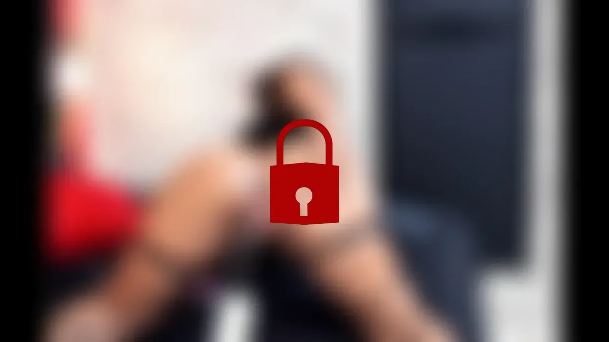 Fuck my holes the way you want! Those vibrations make me go crazy and wild!🥵💦