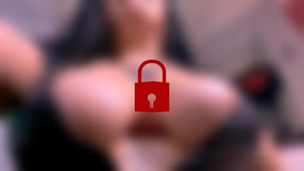 Facesitting and finger ass and squirt