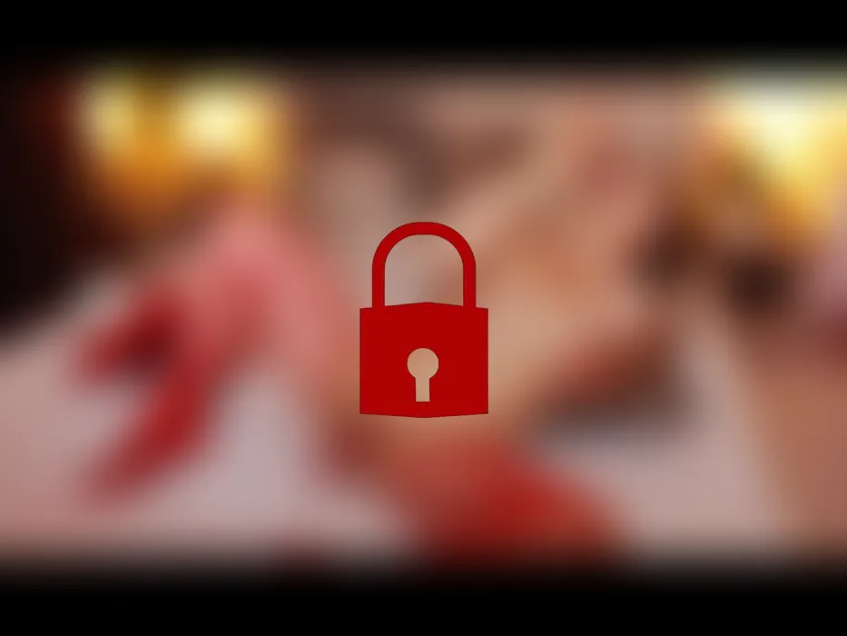 Ich möchte einfach nur einen Schwanz in meiner Muschi, meinen Vibrator an meiner Klitoris und einen weiteren Schwanz in meinem Mund spüren!