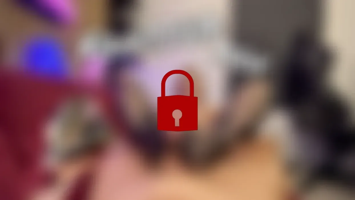 Footjob POV Spritz mir auf meine Nylonfüsse!!