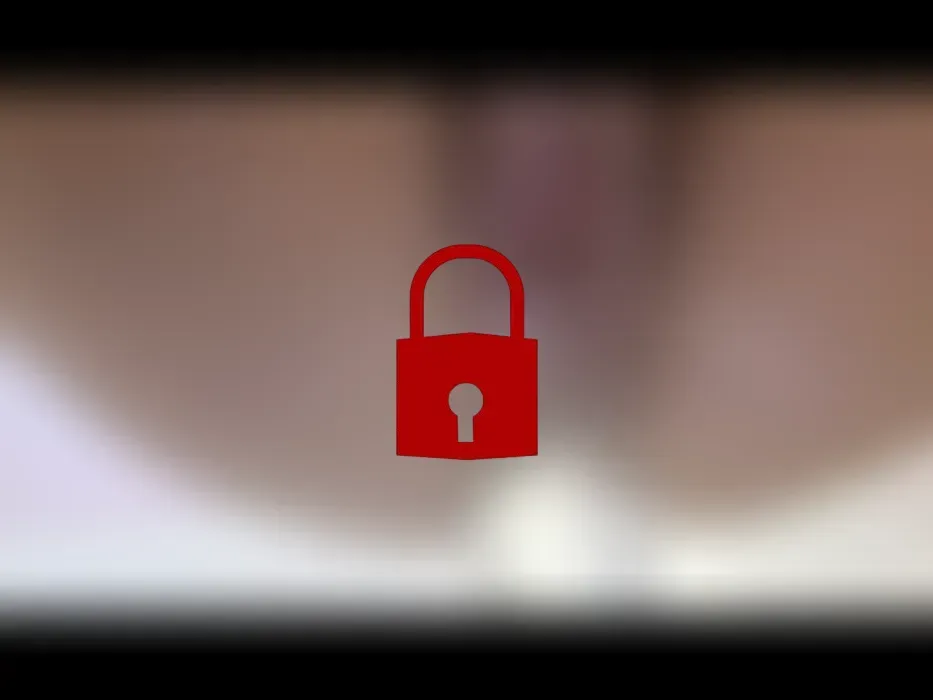 Ich ficke den riesigen Dildo am Schrank! 