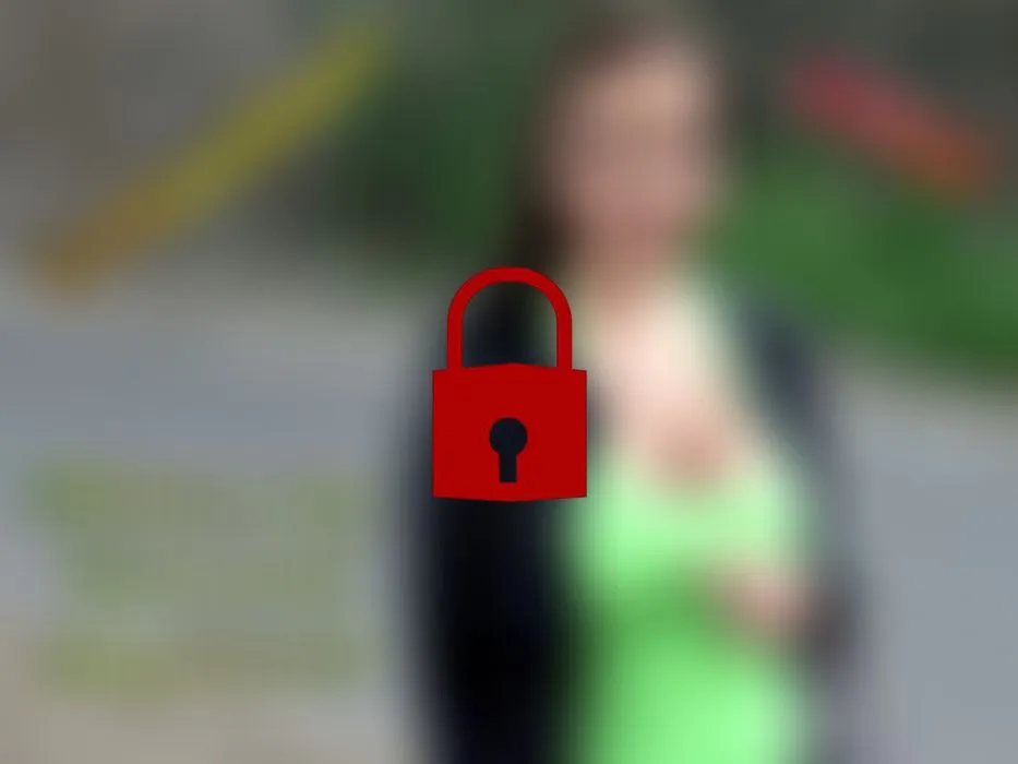 OMG! Unfassbar! Mitten am Bahnhof abgefickt!